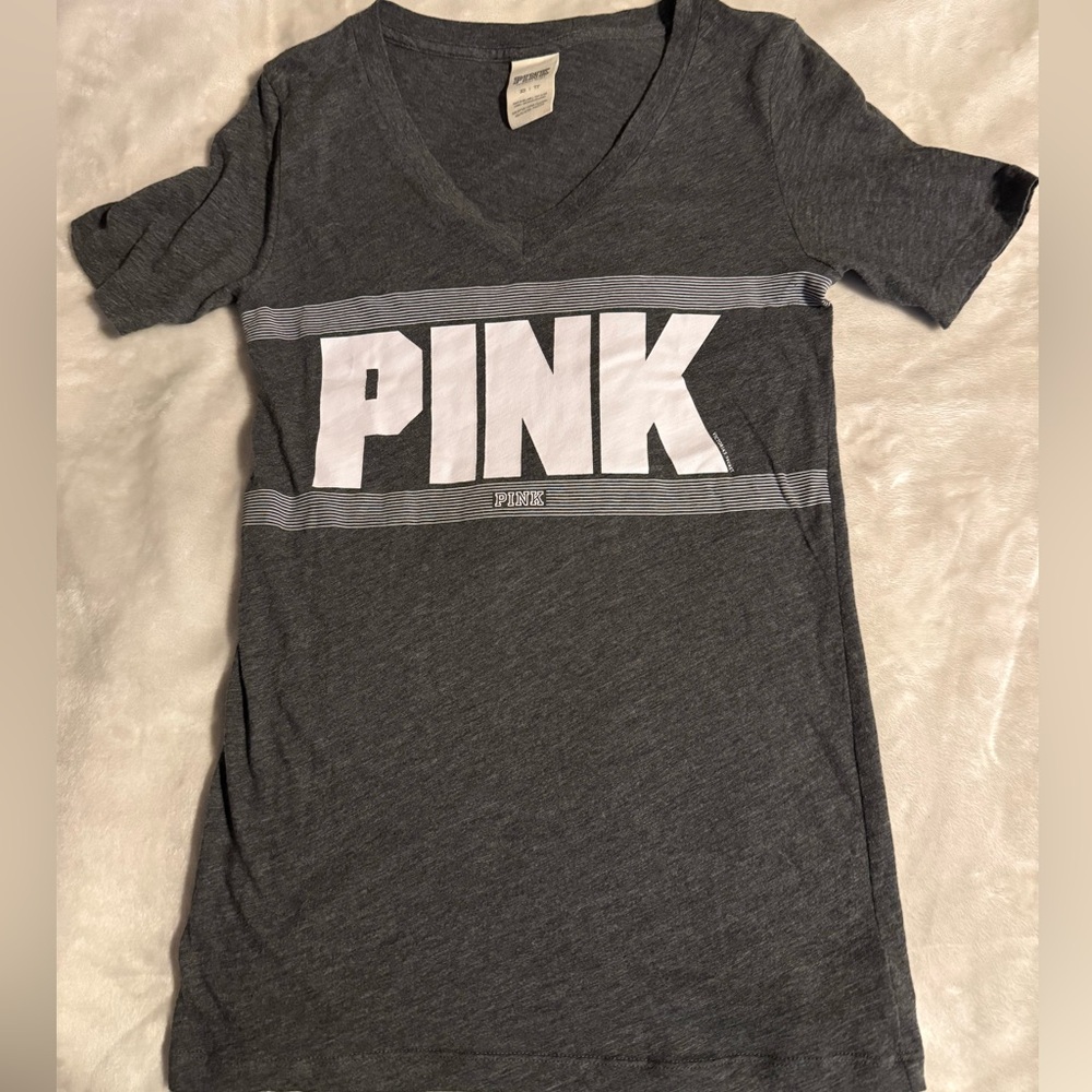 🩶VS PINK V-NECK TEE SHIRT
